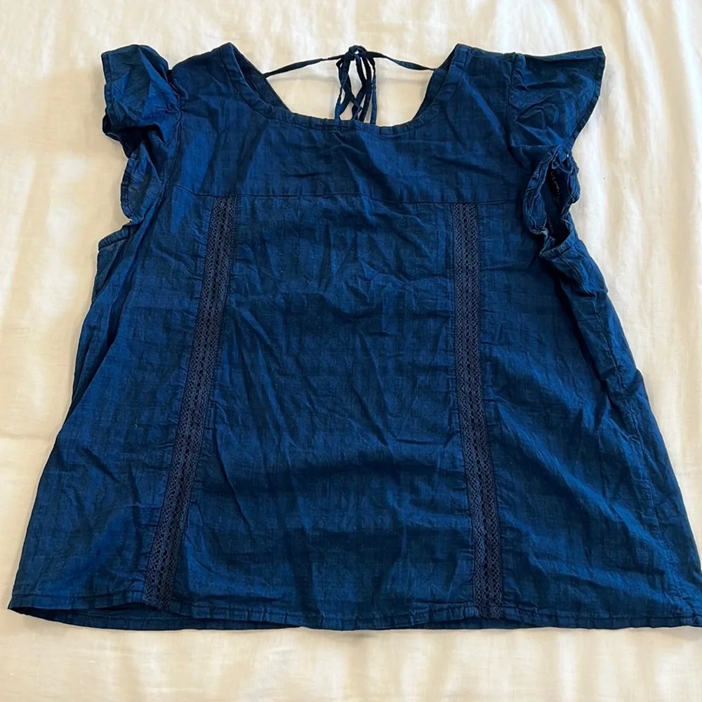 Gap top - Picture 1 of 3